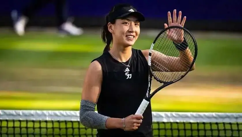 中国星配资 王欣瑜2-0进决赛，独享世界级巨星排面：四大满贯齐贺，冲上热搜