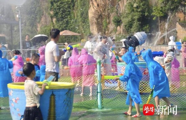 金鼎配资 从早嗨到晚！连云港渔湾“嘻水寻龙季”打造沉浸式夏日狂欢盛宴