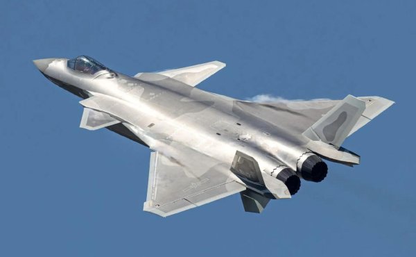 大咖配资 再不用怕了！与我国空军五代机同款：伊朗媒体称已订购20架歼-20A